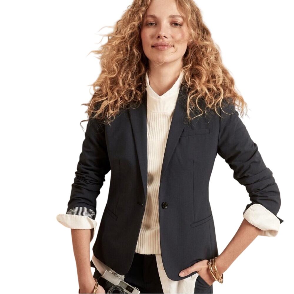 Banana Republic Ladies navy blue Classic fit blazer, one button, notch collar, 4